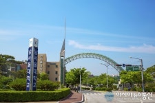 남서울대 ‘화제의 인물’...13년 만에 받는 대학 졸업장