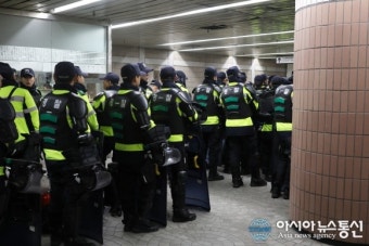 안국역 대기중인 경찰