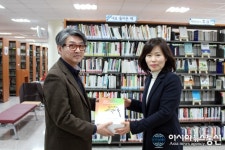한국지체장애인협회 창립 30주년 기념도서 의령도서관 기증
