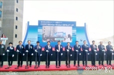 이충재 행복청장, 세종시 한신더휴 아파트 상량식 버튼