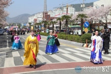 ‘이충무공 승전행차’, 조선시대 궁궐복 입은 예향무용단