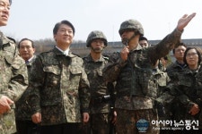 안철수 국민의당 대선후보, 육군제17사단 포병연대 939포병대대 방문