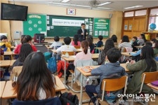 행정초, 아이들 감성 자극 시 쓰기 수업 진행