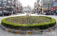 [포토]세종시 조치원읍 역전4거리 교통섬 봄꽃 단장