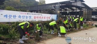 경남농협, 함안 한우농장서 축사환경개선 등 구슬땀