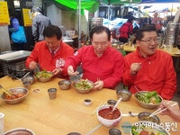 [포토] 이인제 유성장 보리밥 맛있어요