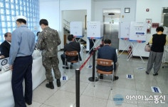 진해 충무동경로회관에 마련된 ‘투표소’