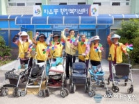 진해구 자은동, 어르신 보행지킴이 ‘안전 바람개비’ 배부