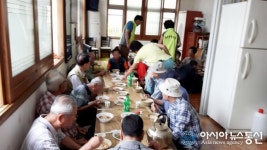 마산회원구 회원2동 봉심회, 화란경로당 노인들 모시고 식사대접