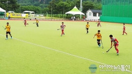 (포토)충북 제천중 vs 성남 성일중...전국하키 예선전