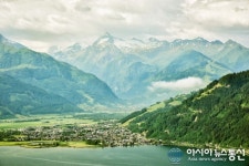 알프스산 아래 평화로운 시골마을 젤암제