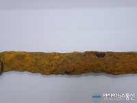 함안 말이산고분군서 온전한 ‘은상감대도’ 출토