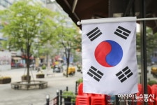인천시 계양구, 제69주년 제헌절 기념 유리부착형 태극기 거리 조성
