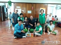 인천시 서구 석남2동 새마을부녀회, 관내 경로당에 복맞이 수박 등 전달