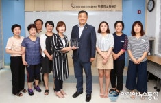 구본환 유성구의원, 관평도서관서 감사패