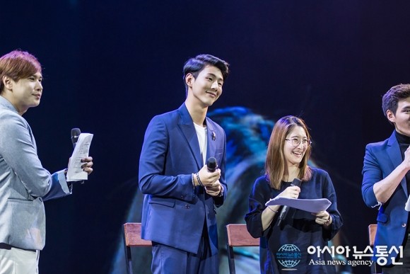 주지훈과 박신혜, 방콕에서 성공적인 팬미팅 개최