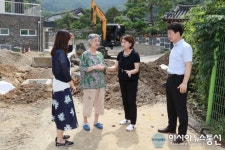 안산시의회 주미희 의원, 경로당 신축 부지 배수시설 설치 공사 점검