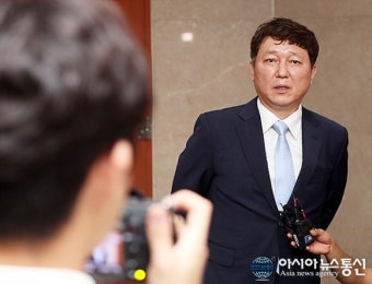 더불어민주당 정당발전위원회 명단발표 회견후 브리핑하는 최재성 위원장