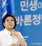 어두운 표정으로 연찬회 주재하는 이혜훈 대표