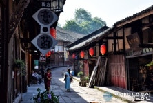 한적한 중국 옛 마을 걸어보세요