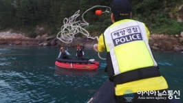 완도해양경찰서, 기관고장 표류 중인 레저보트 구조해