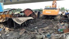 서천 금강변서 수년간 무허가 선박 해체...당국 나몰라