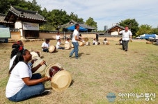 사물놀이 공연 펼치는 영남대 외국인 유학생들