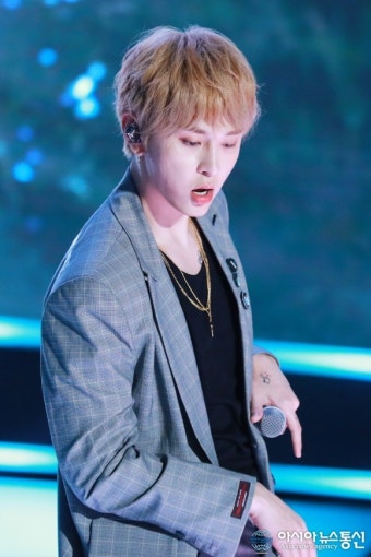 하이라이트 용준형, 스웨그 넘치는 몸짓