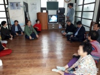 유재준 마산합포구 진동면장과 주민자치위원, 경로당 이용 노인 애로사항 등 청취