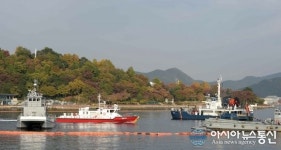 해군 진해기지사령부, 마산 가포 신항 인근서 합동 해상방제 훈련