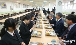 박종훈 경남도교육감, 창원 대방중 지하 급식시설 점검