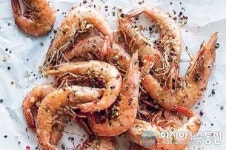 ‘2TV 생생정보’ 16900원 새우구이 무한리필, 3000원 추가하면 별미인 새우머리 버터구이까지