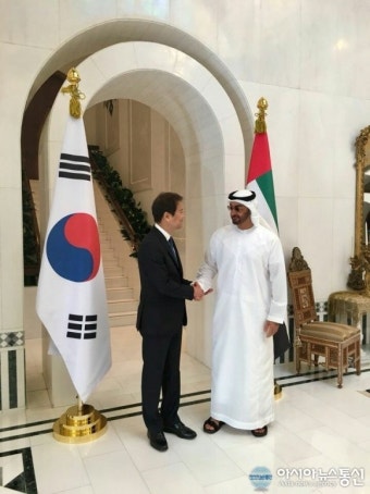 임종석 비서실장 , 대통령 특사로 UAE 왕세제 만나