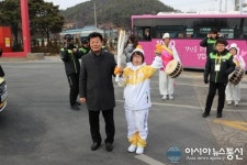 [포토]세종시 성화봉송 2일차..첫 주자 홍익대 출발