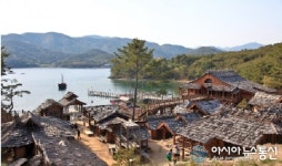 마산합포구, 창원시 해양드라마세트장 지붕(너와) 보수공사 완료