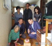 신풍동 지역사회보장협의체 5·8 어버이날, 독거어르신 떡케이크 배달