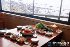 제주 애월 맛집, 바다를 보며 즐길 수 있는 ‘이춘옥원조고등어쌈밥’