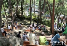 ‘부처님  오신날’, 진해 진흥사 신도들