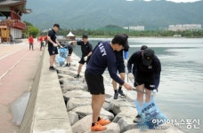 해군 교육사령부, 진해 일대 해안가 정화활동 ‘구슬땀’