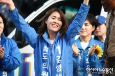 [6.13지선] 인사하는 더민주 김영해 평택 3선거구 도의원 후보