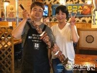 제주 오설록 맛집 돌담집 이색 흑돼지 왕꼬치구이 선보여, 자투리구이·김치전골까지 한 번에