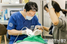 비심미적인 앞니, 심미 치과 치료 통해 개선 가능
