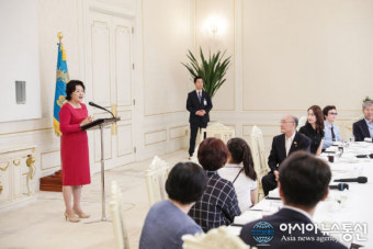 김정숙 여사, 기부자 초청 오찬...소녀시대 윤아 참석