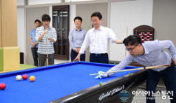 이철우 경북지사, 직원들과 당구치며 소통의 시간 가져