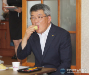 예천 찰옥수수 맛보는 김학동 예천군수