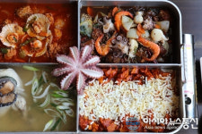 춘천 닭갈비 맛집 ‘닭대감 이야기’, 매콤달콤한 닭갈비와 쭉 늘어나는 치즈의 향연