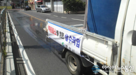 찜통더위 물렀거라~..경산시 자인면, 도로 살수 작업 실시