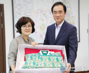 최정숙공방각시방 | 최정숙 각시방 대표, 평택호 지영희국악관에 한복 기증