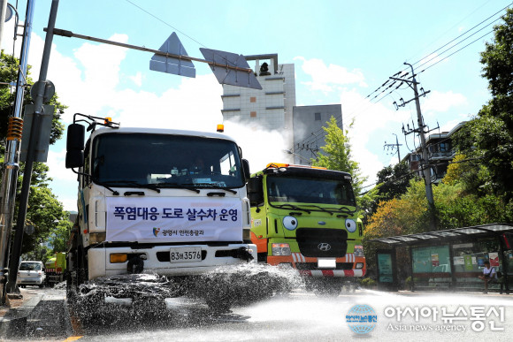 한국 폭염, 광명시와 파주시 역대급 40도 더위로 공사현장 중단, 노동자 안전 위기