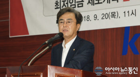 한국당 충남도당 이·취임식에서 인사말 하는 김태흠 의원,